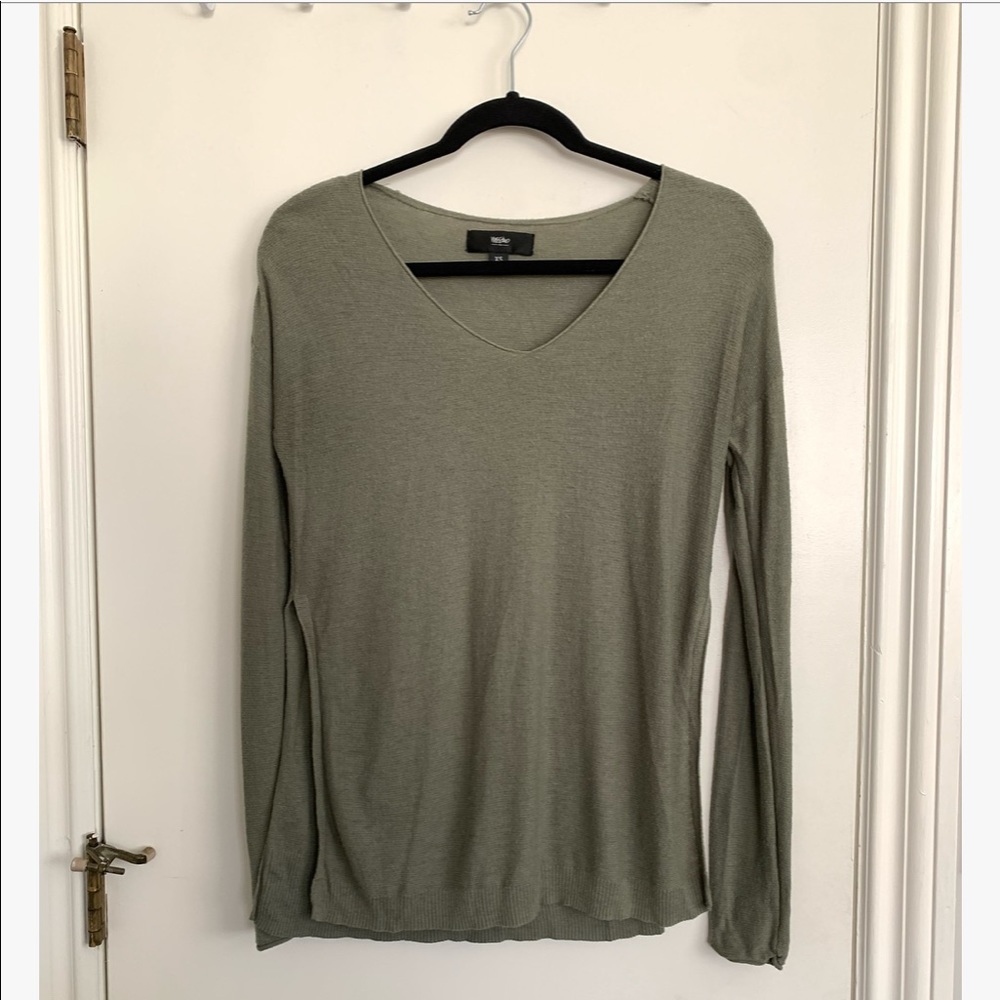 Sweater with side slits 💚